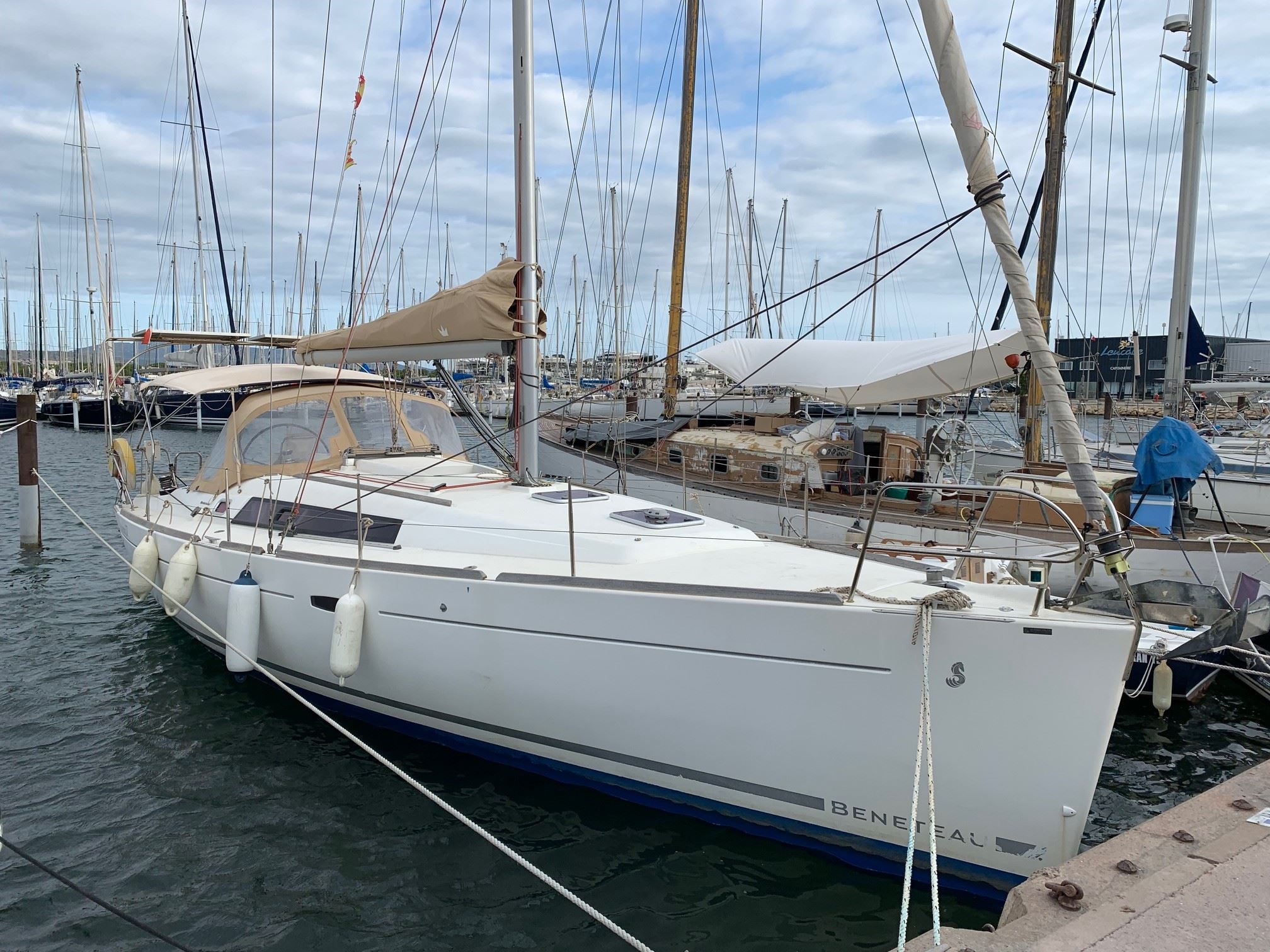 slider 0 Beneteau Oceanis 37